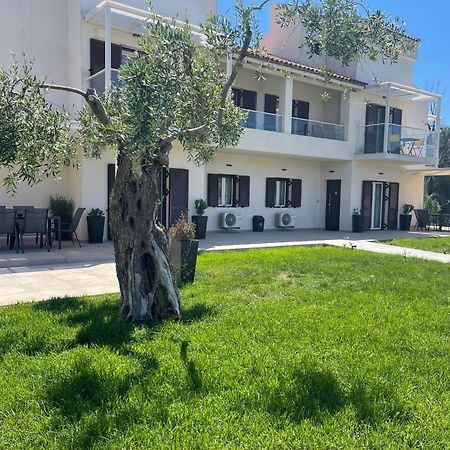 Villa Rodelia Рода Екстериор снимка