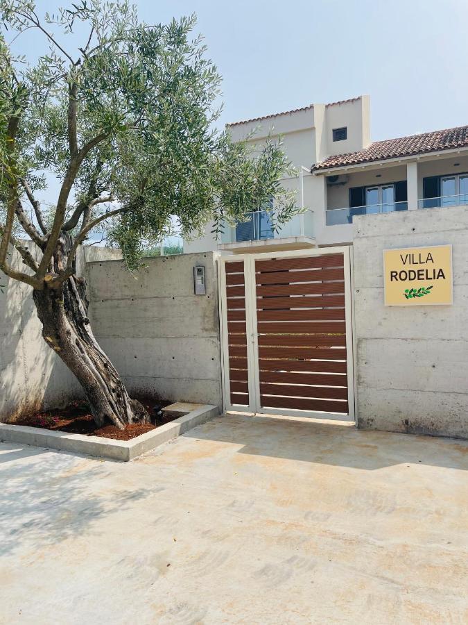 Villa Rodelia Рода Екстериор снимка