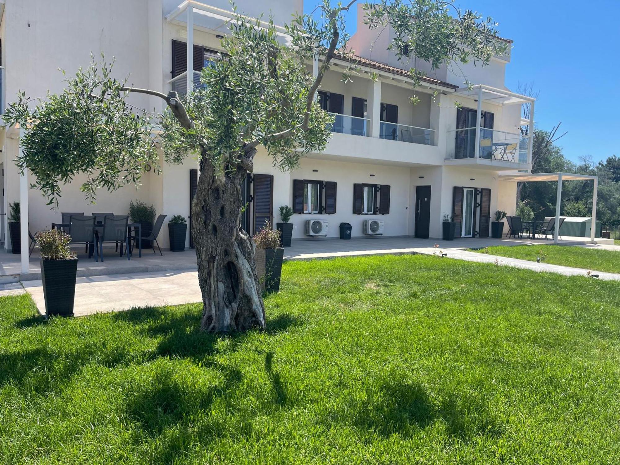 Villa Rodelia Рода Екстериор снимка